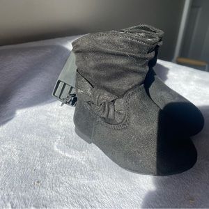 Four pairs of infant boots